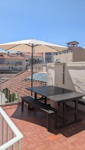 Centric apartment 100m from the beach
